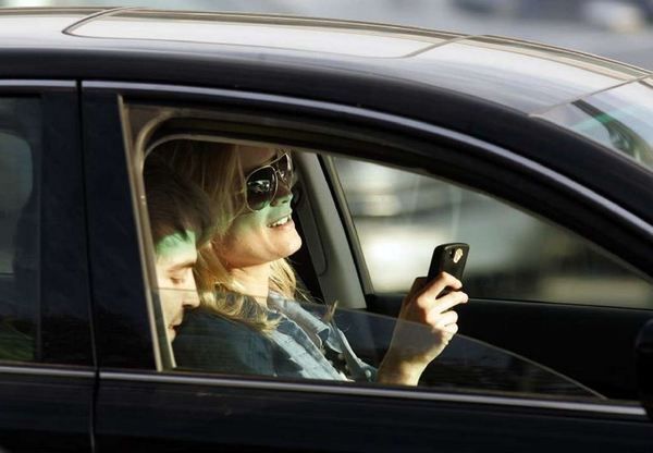 la-fi-tn--texting-driving-apps-20121107-001